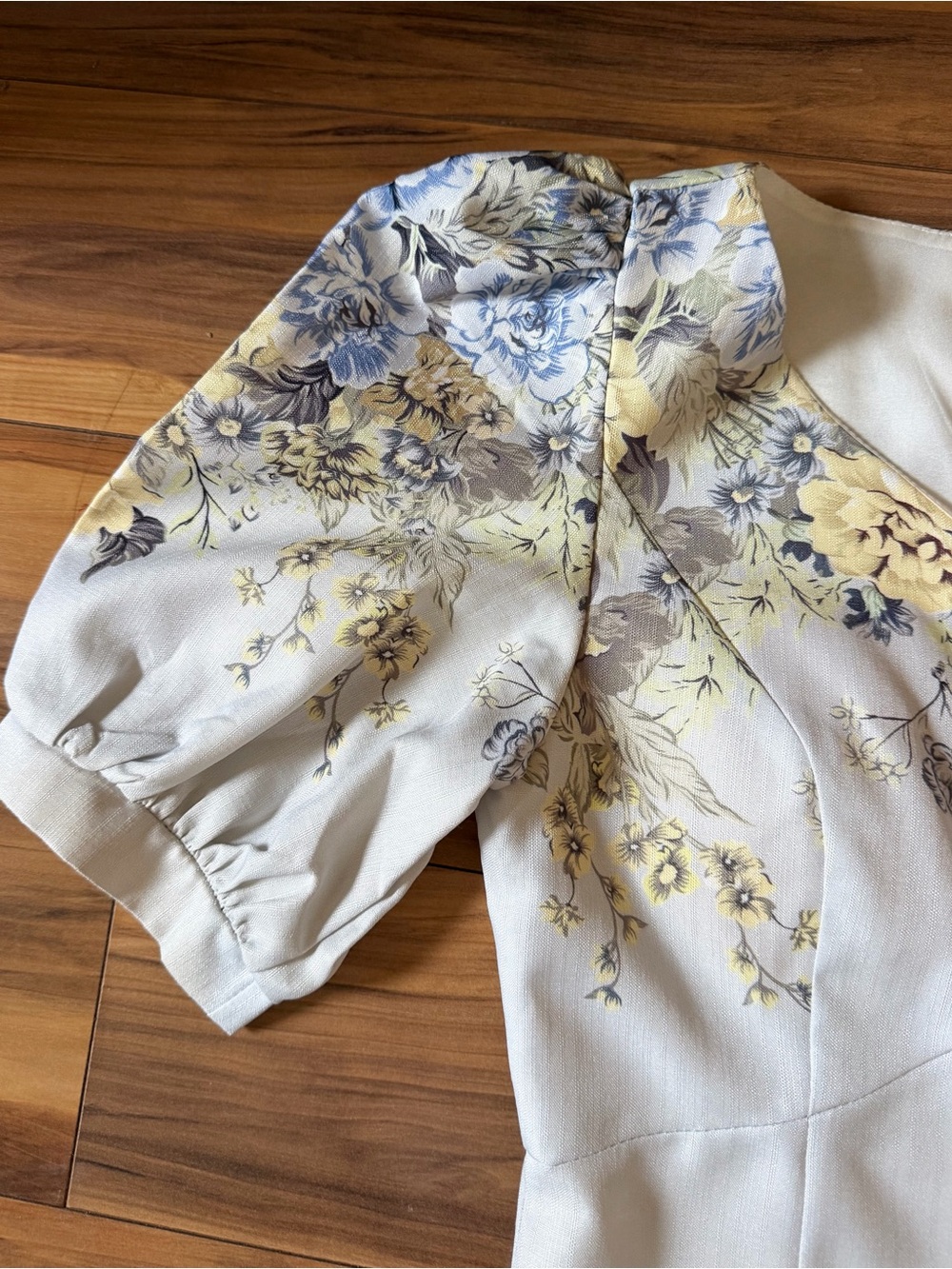 Carisa Cottagecore Floral V-Neck Puff Sleeve Midi Dress - Picture 3 of 10